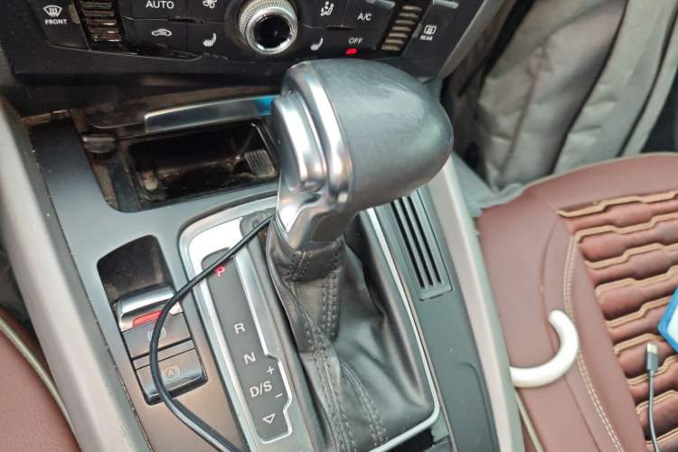 Used Audi Q5 2017 Plus 40 TFSI Technology Model Gear Lever