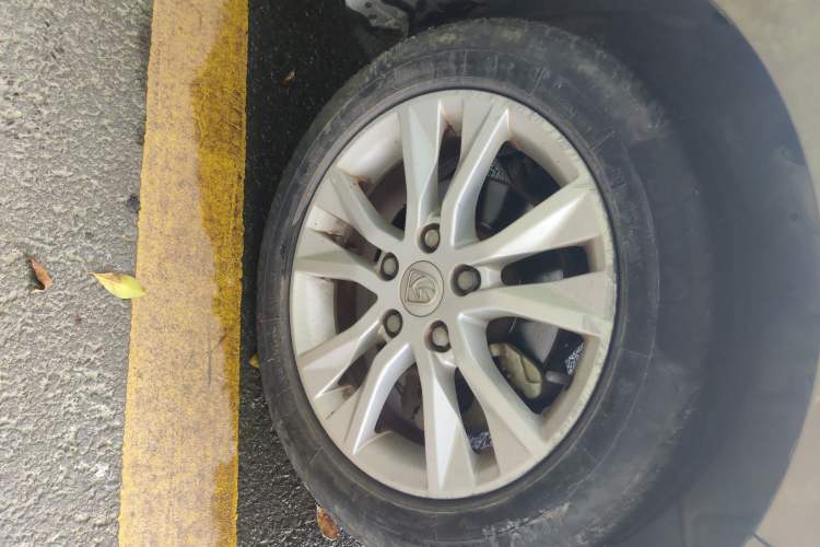 Used Baojun 730 2014 1.5L manual Comfort ESP version 7 seats Right Front Wheel Hub