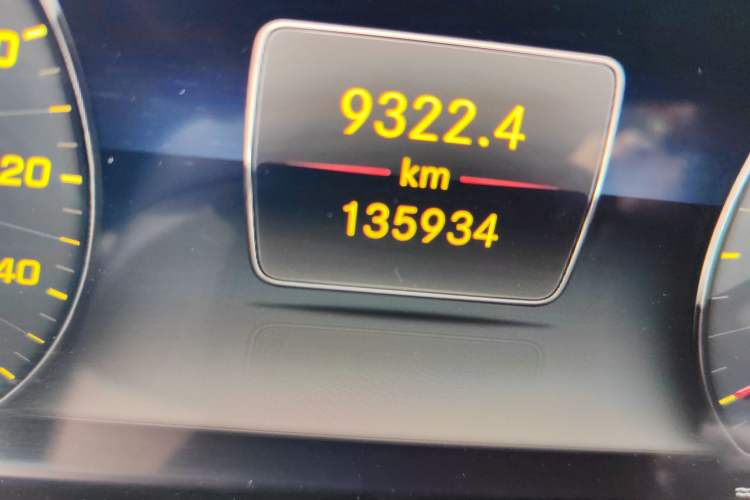 Used Mercedes-Benz CLS 2018 CLS 350 4MATIC Odometer Close Up