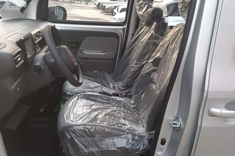 Used Wuling Zhiguang New Energy 2025 Model 305km Ambitious Edition