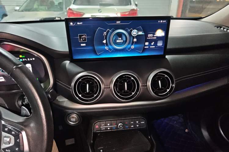 Used Wey VV6 2020 2.0T Two-Wheel Drive Smart Enjoyment+