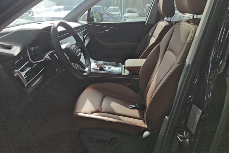 Used Audi Q7 2023 45 TFSI quattro S line Sport model Left Front Seat