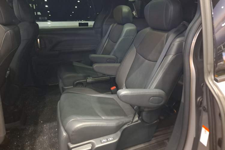 Used Toyota Granvia 2022 2.5L Hybrid Prestige Edition