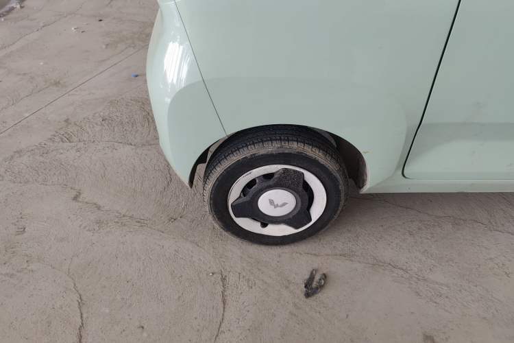 Used Wuling Hongguang MINIEV 2022 Macaron Premium Model – Lithium Ternary Battery Right Rear Wheel Hub