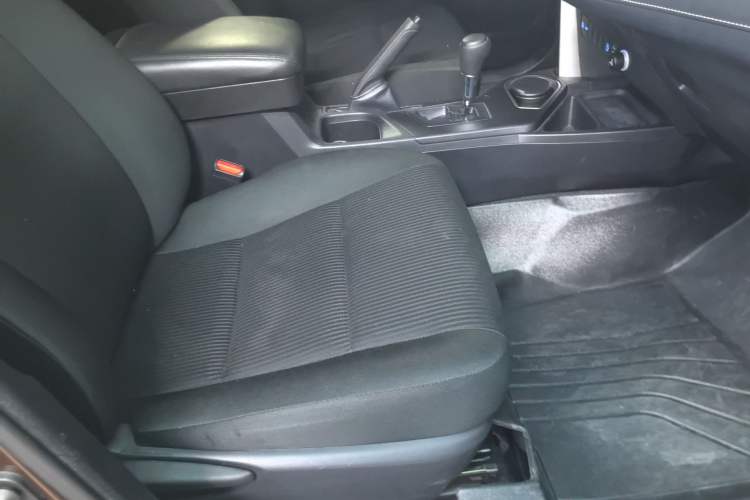 Used Toyota RAV4 2019 2.0L CVT Two-Wheel Drive Pioneer Edition China V Standard
