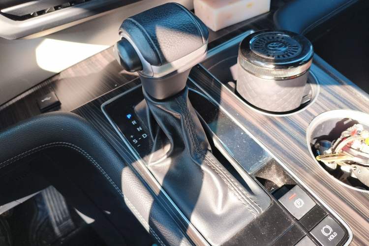 Used Toyota Granvia 2023 2.5L Hybrid Prestige VIP Edition Gear Lever