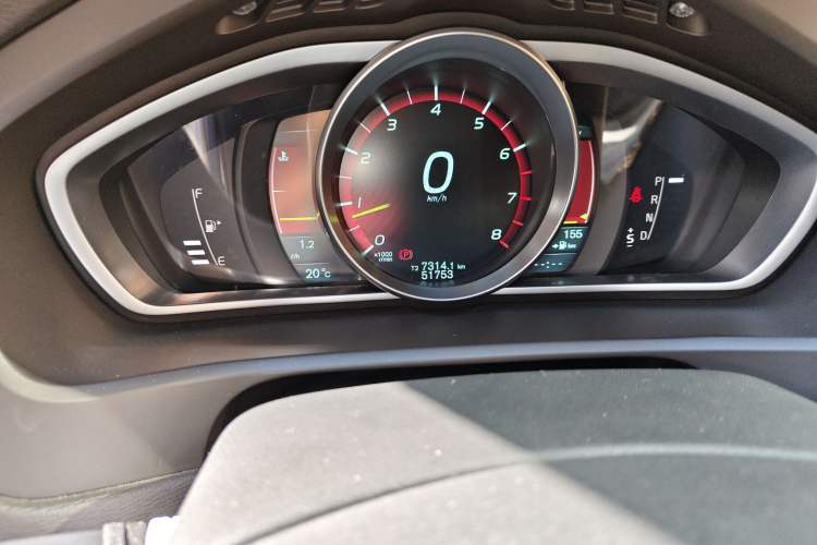 Used Volvo V40 2014 Cross Country T5 AWD Smart Luxury Edition Odometer Close Up