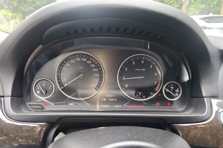 Used BMW 5 Series 2014 528Li Leading Model
