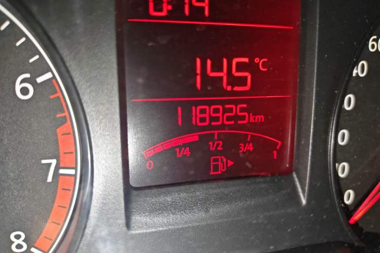 Used Volkswagen Santana 2013 1.6L Manual Fashion Edition Odometer Close Up