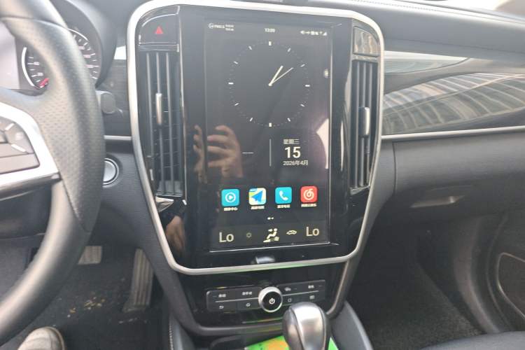 Used BYD Song MAX 2017 1.5T Automatic Smart Connect Elite 7-Seater Audio And AC Panel