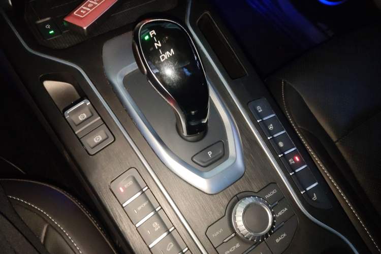 Used Wey VV6 2021 2.0T Two-Wheel Drive Smart Plus
