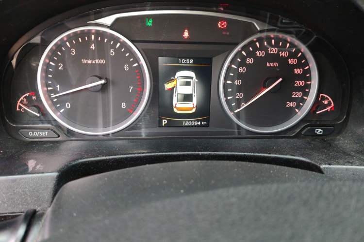 Used Geely Auto Emgrand GT 2015 1.8T Flagship Model Odometer Close Up