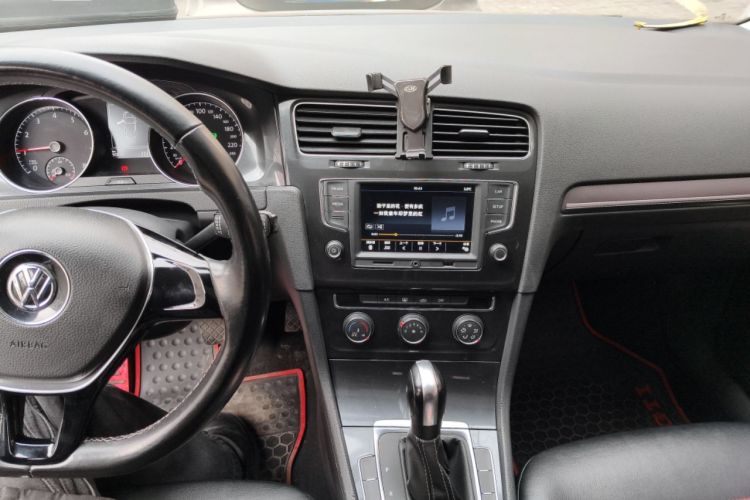 Used Volkswagen Golf 2017 1.6L Automatic Comfort Million-Vehicle Anniversary Edition
