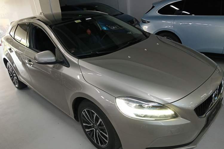 Used Volvo V40 2018 T3 Zhiyi Edition
