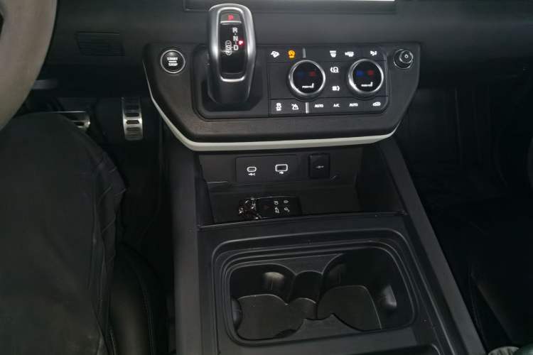 Used Land Rover Defender 2022 90 Two-Door 2.0T Standard Version European Edition