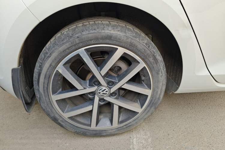 Used Volkswagen Golf 2020 200TSI DSG Comfortable and Ambitious Edition Right Rear Wheel Hub