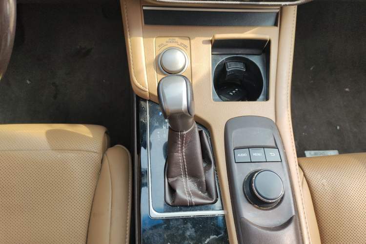 Used Lexus ES 2015 300h Comfort Edition
