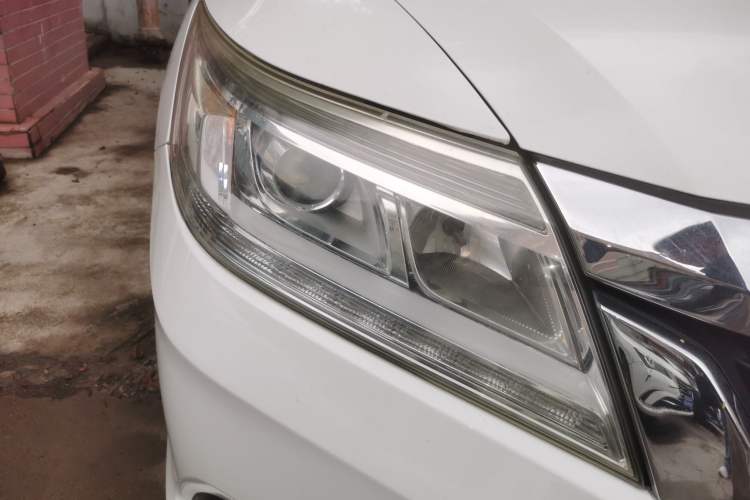 Used Honda Crider 2015 1.8L Automatic Ultra-Configured Limited Edition Right Front Headlight