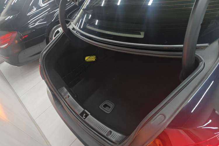 Used Mercedes-Benz E-Class 2022 E 260 L Trunk