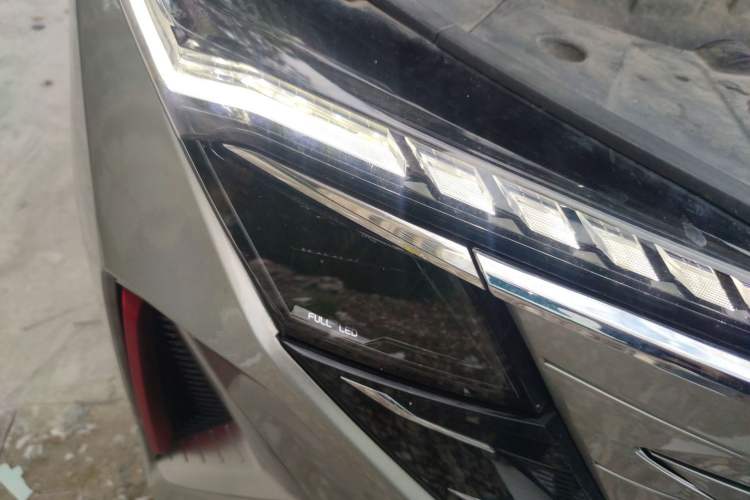 Used CHANGAN OSHAN Z6 2022 Blue Whale 1.5T DCT Luxury Model
