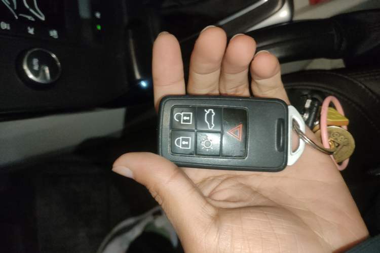 Used Volvo V40 2015 1.6T Zhiyi Edition