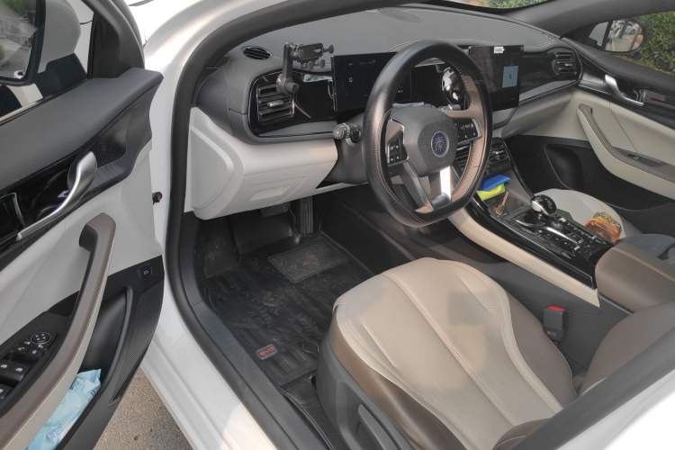 Used BYD Qin PLUS 2023 Champion Edition DM-i 55KM Leading Model Driver Seat