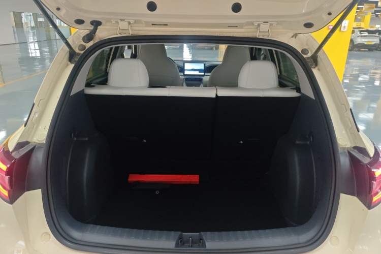 Used Geely Galaxy Geome 2025 310km Youth Edition Trunk