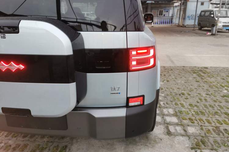 Used Formula Leopard Tai 7 2025 Model 135 km Two-Wheel Drive Pro Edition Right Rear Taillight