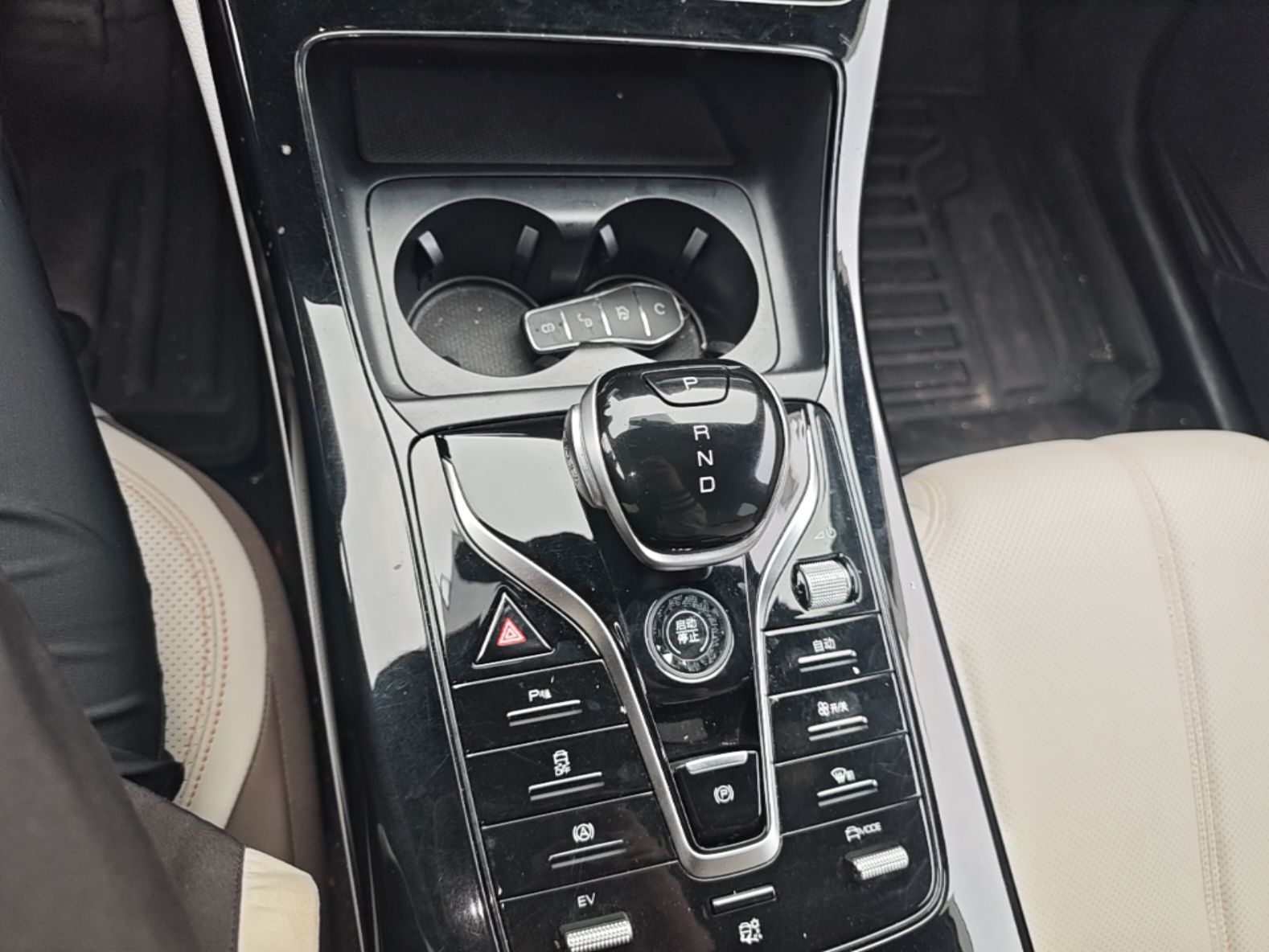 BYD Qin PLUS 2024 HONOR Edition DM-i 55KM Leading Model — снимка 16