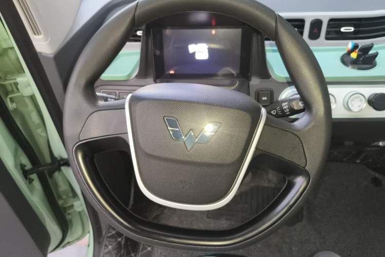 Used Wuling Hongguang MINIEV 2021 Macaron Fashion Model Lithium Iron Phosphate Steering Wheel