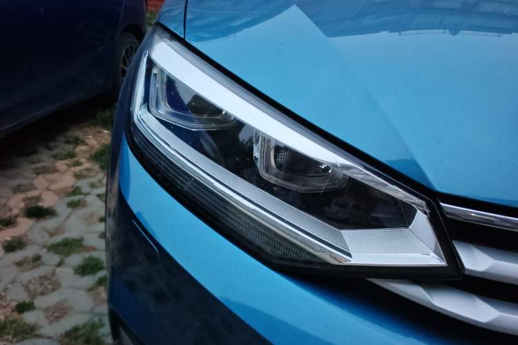 Used Volkswagen Touran 2021 Volkswagen Touran L 280TSI DSG Boundary Edition 7-Seater Right Front Headlight