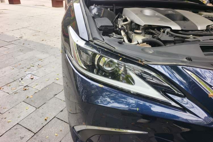 Used Lexus ES 2018 300h Premier Edition China VI Standard