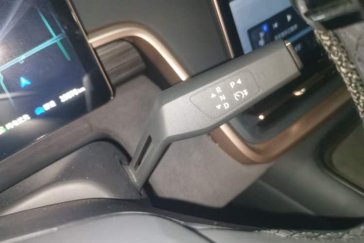 Used Dongfeng eπ eπ008 2024 210Max Range-Extended Version 6 Seats