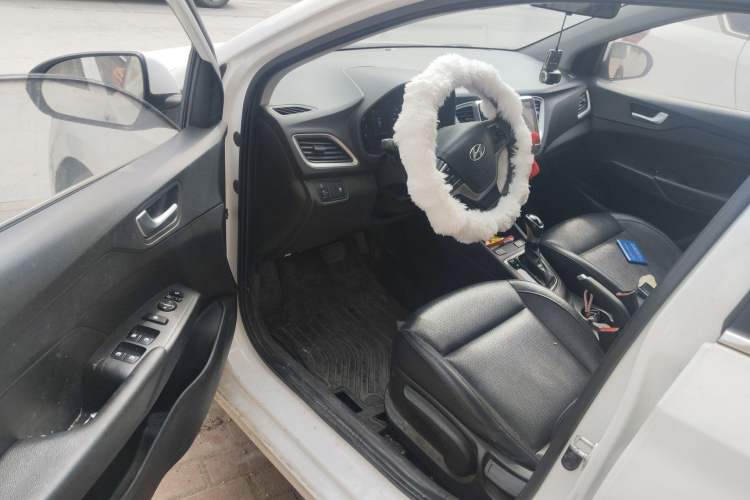 Used Hyundai Verna (new generation) 2016 1.6L Automatic Elite Edition TOP Driver Seat