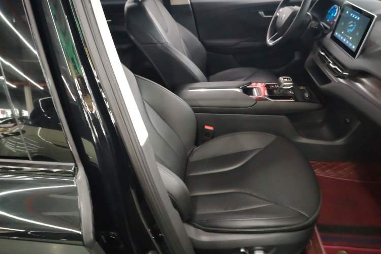 Used Hongqi E-QM5 2023 Base Travel Edition
