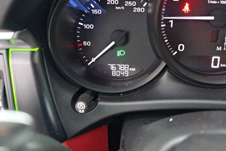 Used Porsche Macan 2022 Macan 2.0T Odometer Close Up