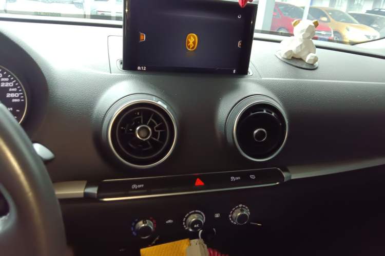 Used Audi A3 2018 30th Anniversary Edition Sportback 35 TFSI Ambition Model Audio And AC Panel