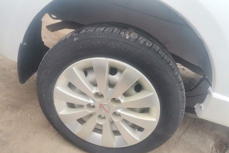 Used Jinbei Gold Hiace M Classic 2022 1.5L Engineering Lion Passenger Van 7 Seats Right Rear Wheel Hub