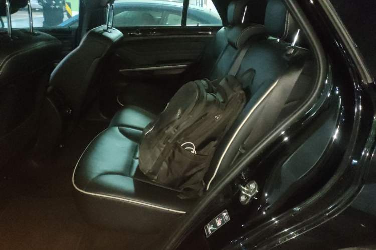 Used Mercedes-Benz M-Class 2010 ML 350 4MATIC Luxury Model Left Rear Seat