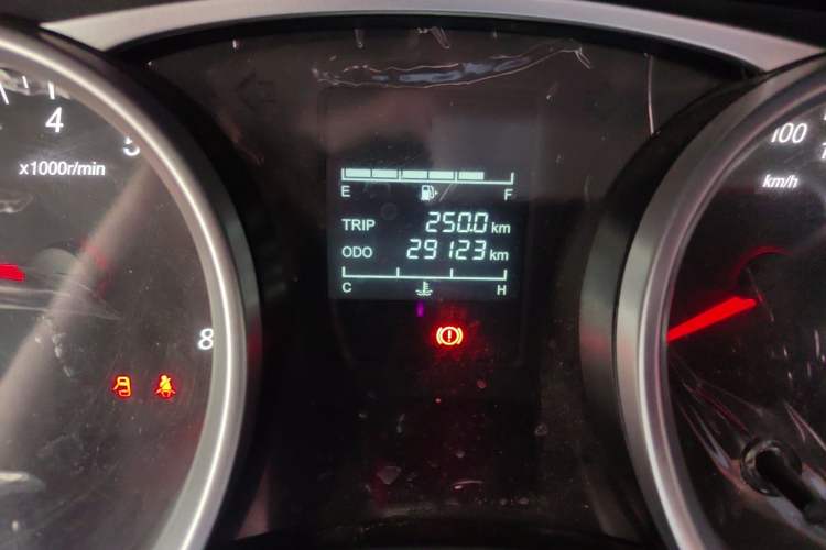 Used Wuling Hongguang S3 2019 1.5L Manual Standard Version China VI Standard Odometer Close Up