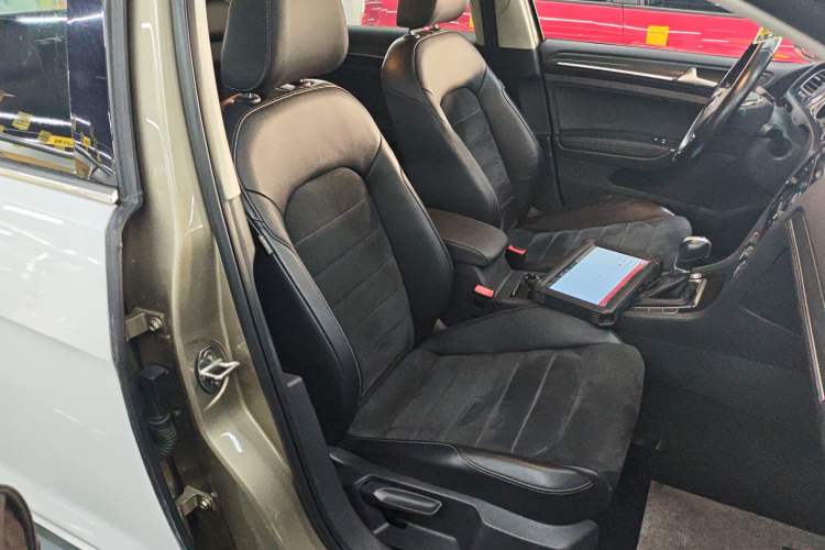 Used Volkswagen Golf 2018 230TSI Automatic Luxury Version
