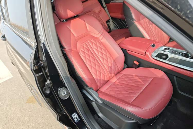 Used JETOUR X70 PLUS 2023 1.5T DCT Brave PLUS 5-Seater