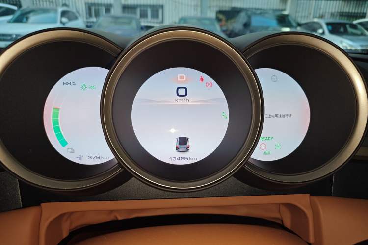 Used ORA Lightning Cat 2022 555 km Luxury Edition Instrument Cluster