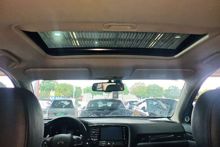 Used Mitsubishi Outlander 2018 2.4L 4x4 Luxury Edition 7-Seater Headliner