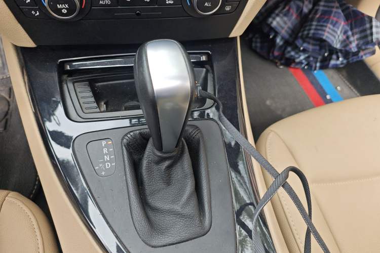 Used BMW 3 Series 2011 318i Leading Model
