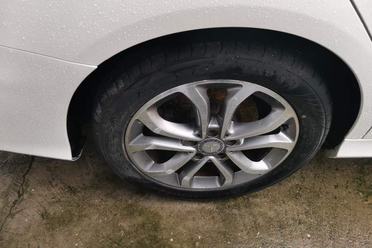 Used Mercedes-Benz C-Class 2015 Restyled C 180 L Sport Edition Right Rear Wheel Hub