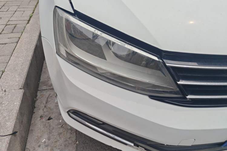 Used Volkswagen Sagitar 2017 1.6L Automatic Comfort Model Right Front Headlight