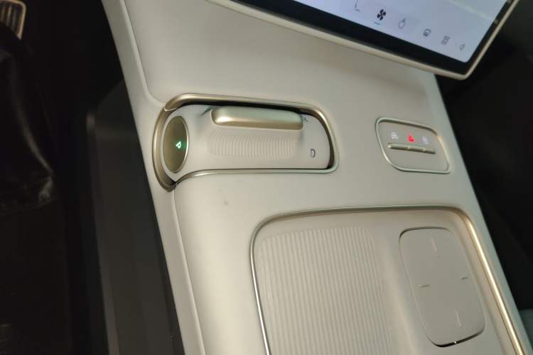 Used Nio ES8 2024 75 kWh Gear Lever