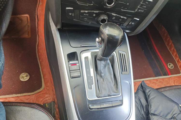 Used Audi A4L 2012 2.0 TFSI automatic standard version Gear Lever