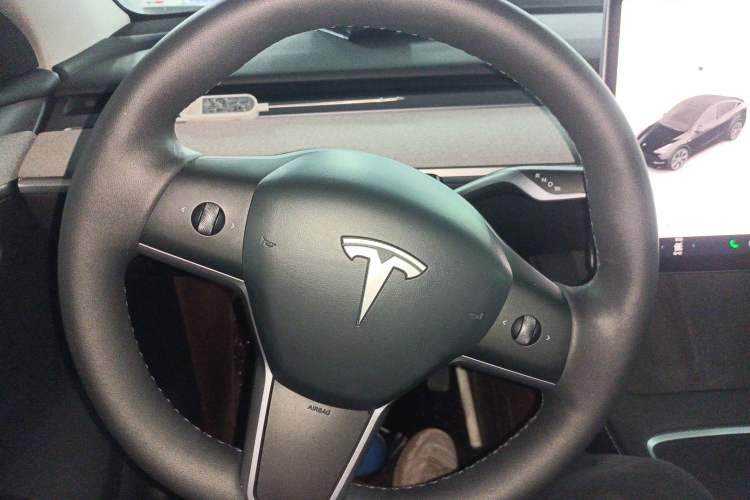 Used Tesla Model Y 2023 Long-Range All-Wheel-Drive Version